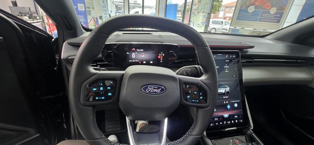 Ford Explorer Extended Range RWD 77kWh Premium AHK Pano Head-Up 
