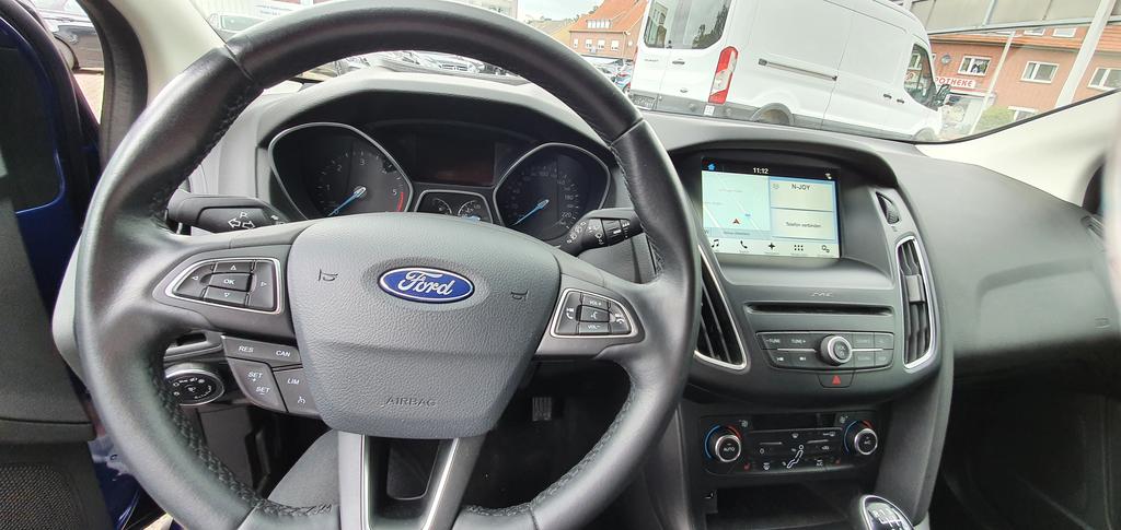 Ford Focus Turnier 1 5 Tdci Business Navi Autom Klimaanlage Design Iii Paket Sitzheizung Dachreling Schwarz Eu Neuwagen Jahreswagen Gebrauchtwagen