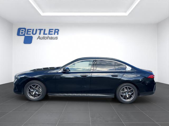 BMW 5er 520iA Limousine aLED eSitze 360°Kam HUD 