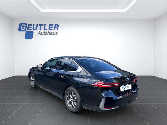 BMW 5er 520iA Limousine aLED eSitze 360°Kam HUD 