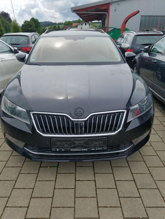 Skoda Superb - 2,0 TDI Ambition 4x4, Bi-Xenon, SHZ, Klima, 8 fach Bereifung