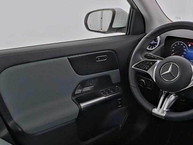 Mercedes-Benz GLA 200 d, Edition Prog. Line, Pano, AHK, Fahrassistenz-Paket, Multibeam LED, 