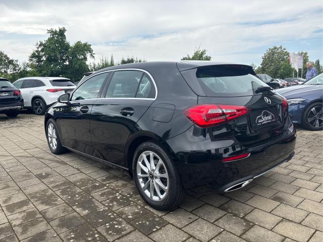Mercedes-Benz / A-Klasse / Schwarz / / / A 180, AHK, Progressive, Business-Paket, Navi, Apple Car Play, 8 fach bereift