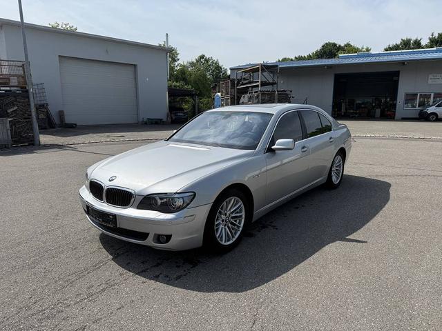 BMW 7er - 750i Tüv 11/2026 Top Zustand