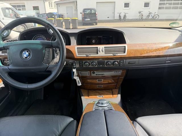 BMW 7er 750i Tüv 11/2026 Top Zustand 