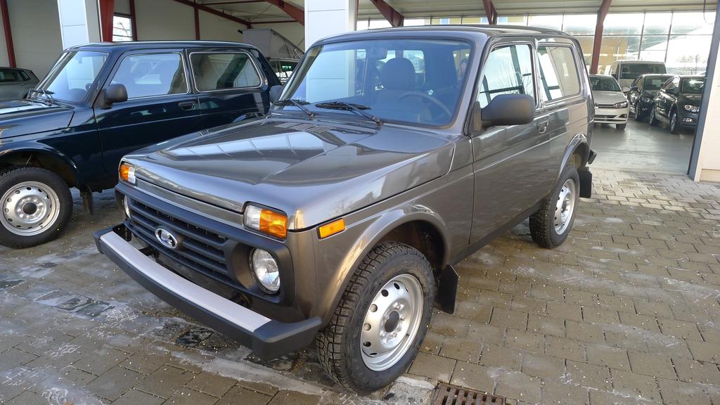 Lada niva legend black