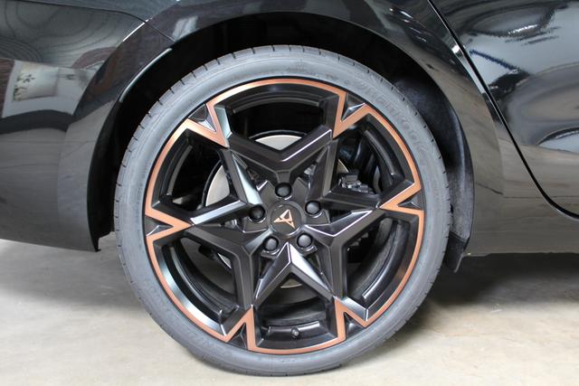 CUPRA Leon ST VZ 2.0 TSI DSG 4Drive 333 PS 