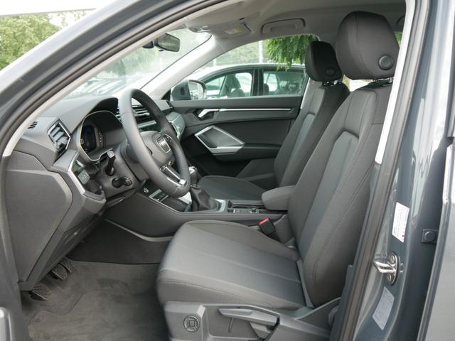 Audi Q3 35 TFSI CoD * MMI NAVI PLUS LED PDC SHZG VIRTUAL COCKPIT TEMPOMAT 17 ZOLL 