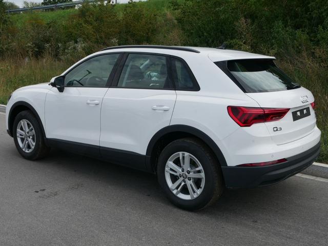 Audi Q3 35 TFSI CoD * MMI NAVI PLUS LED PDC SHZG VIRTUAL COCKPIT TEMPOMAT 17 ZOLL 