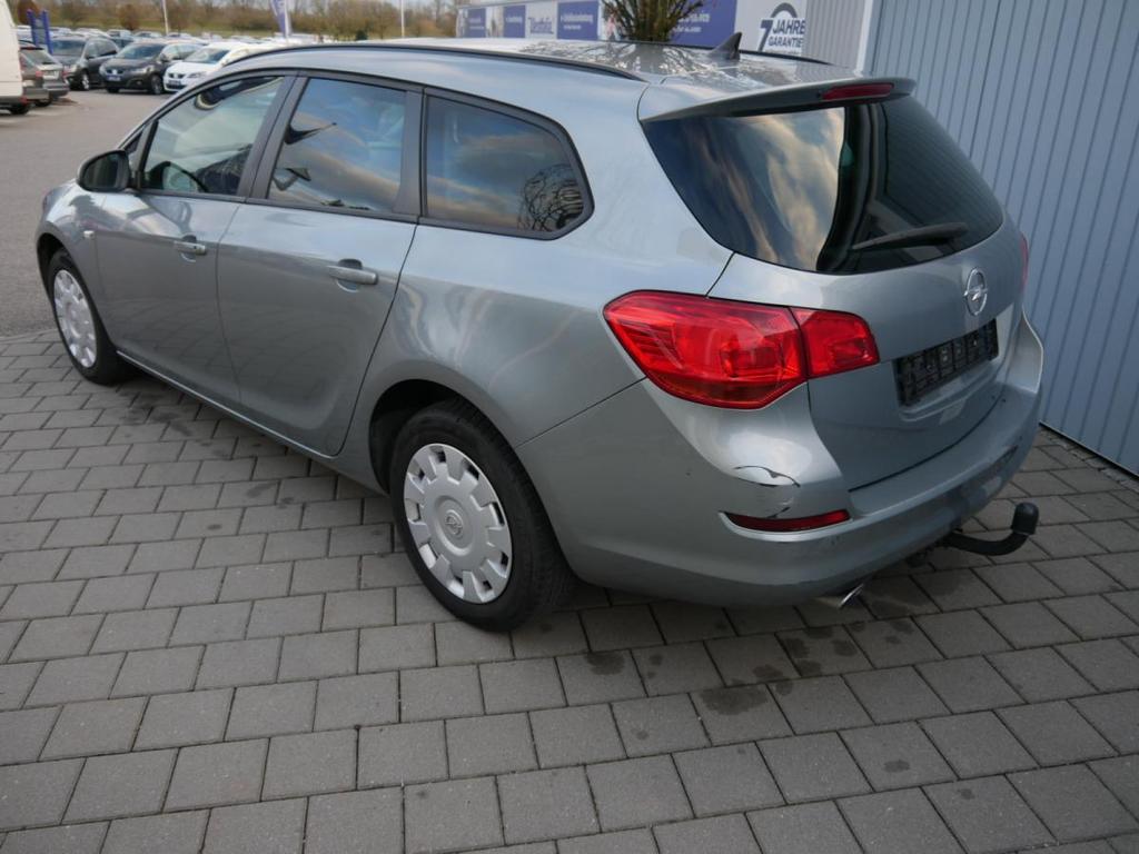 Opel Astra Sports Tourer 2 0 Cdti 150 Jahre Automatik Ahk Navi Pdc Shzg Lenkradheizung