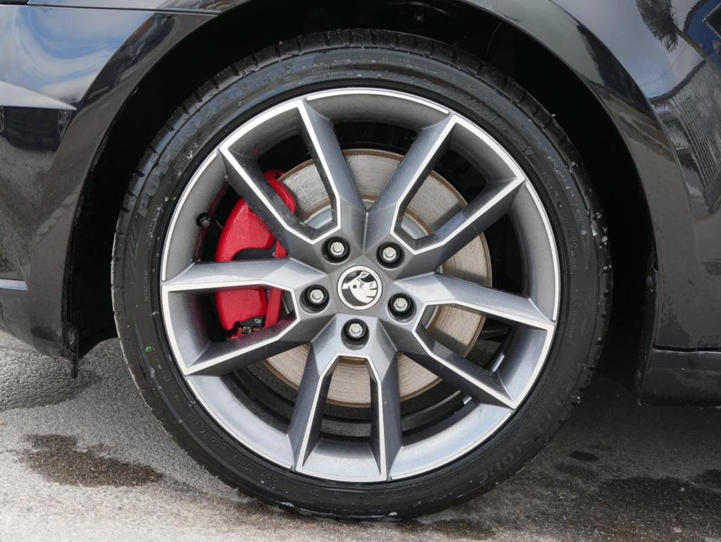 Skoda Octavia Combi 2 0 Tsi Dsg Rs 245 Challenge Pro Paket Dcc Navi Led Leder