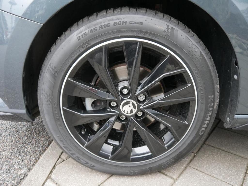 Skoda Fabia III 1.0 TSI MONTE CARLO * SMARTLINK WINTERPAKET PDC SHZG LMFELGEN 16 ZOLL