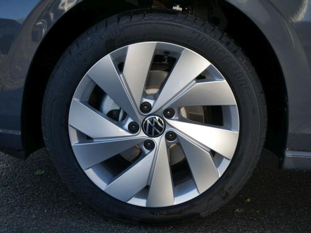 Volkswagen Golf VIII 1.5 eTSI ACT DSG STYLE * ACC WINTERPAKET LED NAVI KAMERA PDC LENKRADHEIZUNG 