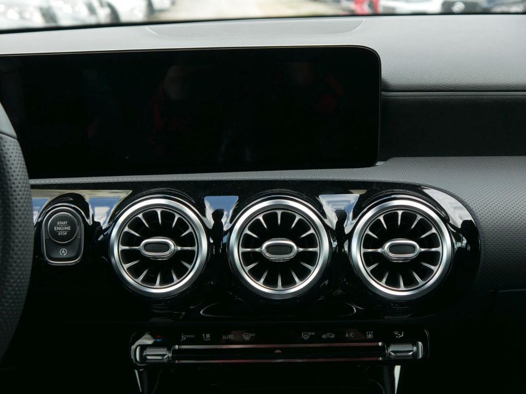 Mercedes Benz A Klasse A 200 Amg Line Business Paket Mbux High End Paket Standheizung Led High Performance Gebrauchtfahrzeug Benzin Schaltgetriebe 5 Patagonienrot