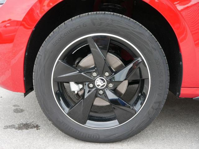 Skoda Kamiq 1.0 TSI DSG MONTE CARLO * ACC AHK PANORAMAGLASDACH LED NAVI KAMERA SHZG VORNE & HINTEN 