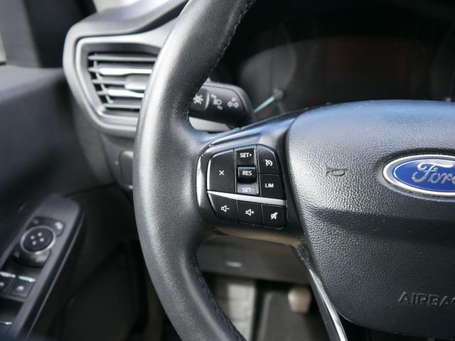 Ford Kuga Titanium 1.5 EcoBoost Titanium*NAVI*LED*PDC*SHZ*AHK -SCHWENKBAR*17 ZOLL 