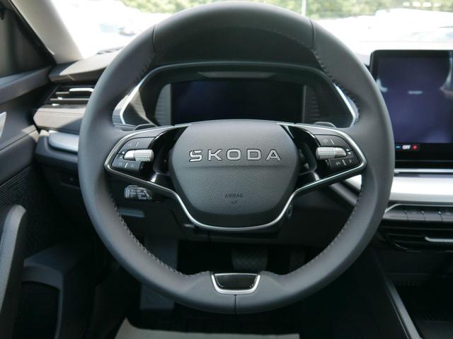 Skoda Octavia Combi Selection 2.0 TDI DSG *LED*PDC*NAVI*SHZ*AHK-SCHWENKBARE 16-ZOLL 