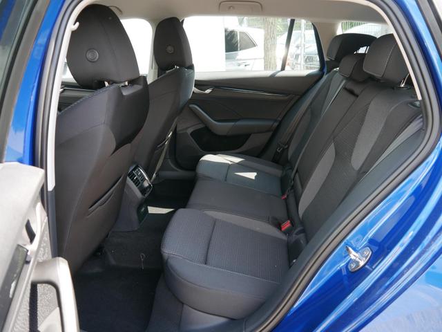 Skoda Octavia Combi Selection 2.0 TDI DSG Selection*PDC*LED*SHZ*NAVI*VIRTUALCOCKPIT*CARPLAY*KEYLESS-GO* 