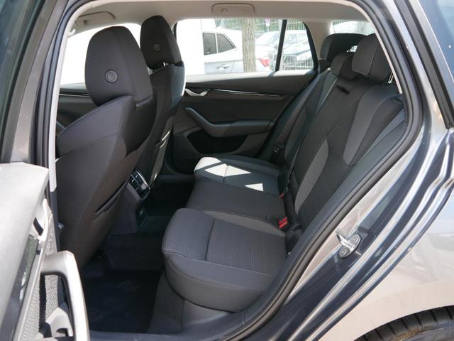 Skoda Octavia Combi Selection 2.0 TDI DSG Selection*PDC*LED*SHZ*NAVI*VIRTUALCOCKPIT*CARPLAY*KEYLESS-GO* 