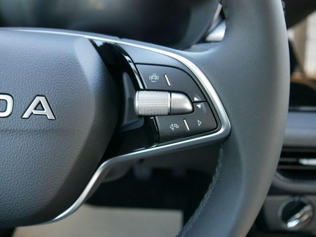 Skoda Fabia Selection 1.0 TSI *NAVI-ÜBER-SMARTLINK*LED*PDC-HI*SHZ*KLIMA*BLUETOOTH 