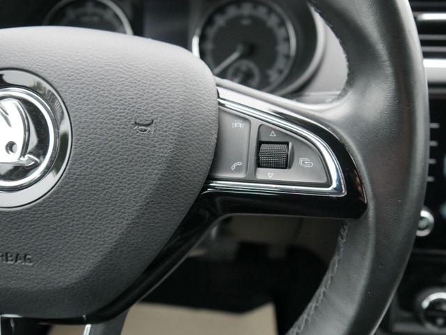 Skoda Octavia Combi 1.4 TSI DSG AMBITTON* NAVI * PDC SHZG 17 ZOLL KLIMAAUTOMATIK 