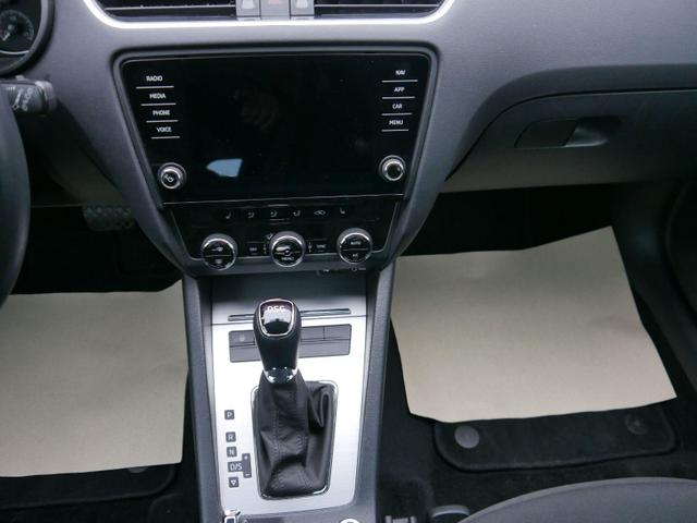 Skoda Octavia Combi 1.4 TSI DSG AMBITTON* NAVI * PDC SHZG 17 ZOLL KLIMAAUTOMATIK 