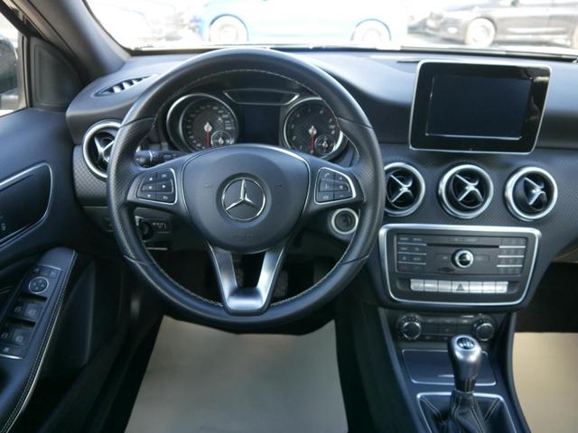 Mercedes-Benz A-Klasse Urban A 180 URBAN*NAVI*KLIMA*SHZ*PDC*BLUETOOTH*RADIO*FREISPRECHEINRICHTUNG*17-TOLL 
