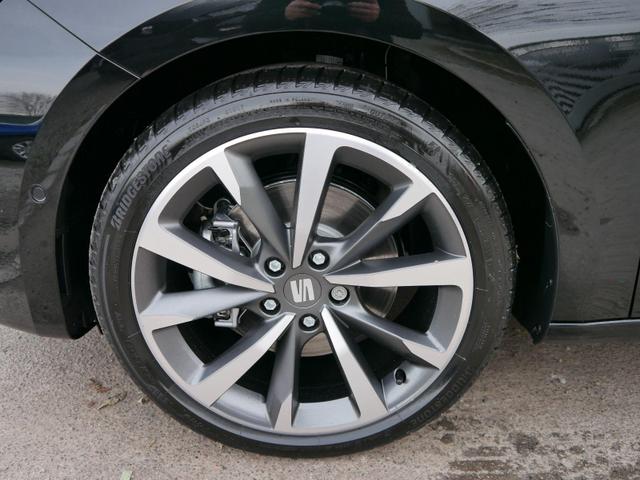 Seat Leon Sportstourer FR Kombi 2.0 TDI DSG*NAVI*ACC*5J-GARANTIE*AHK-SCHWENKBAR*SOFORT-VERFÜGBAR*PDC*LED*SHZ*KLIMA*18-ZOLL 