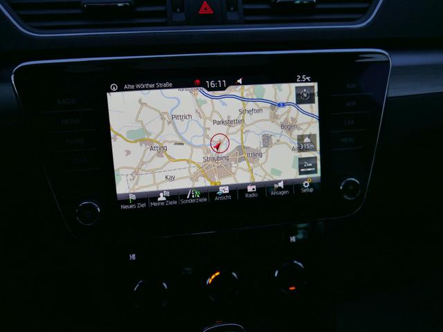 Skoda Superb Combi Style 2.0 TDI DSG 4x4 Style*ACC*PDC-HI*KAMERA*LED*AHK*TEMPOMAT*EL-PONORAMA-DACH 