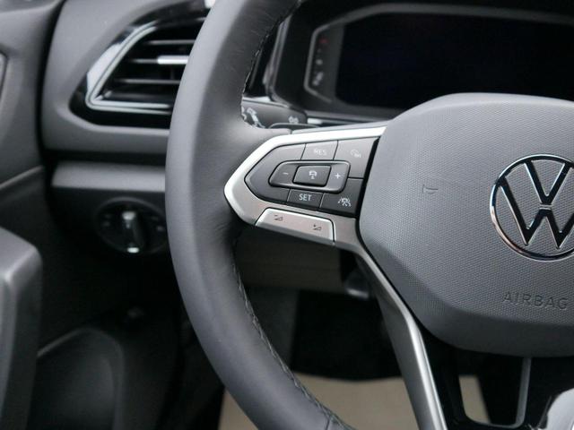 Volkswagen T-Roc Black Style 1,5 TSI DSG*AHK*ACC*MATRIX-LED*SHZ*PDC*KAMERA*TEMPOMAT*19-ZOLL 