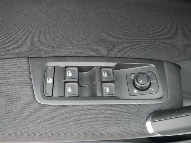Touran Comfortline 2.0 TDI COMFORTLINE*NAVI*TEMPOMAT*KESSY*RFK*SHZ*3-ZONE KLIMAAUTOMATIK* 