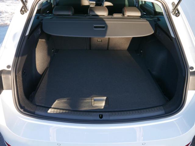 Leon Sportstourer FR 2.0 TDI Kombi DSG*NAVI*TEMPOMAT*KAMERA*KEYLESS-GO*VIRTUAL COCKPIT* 