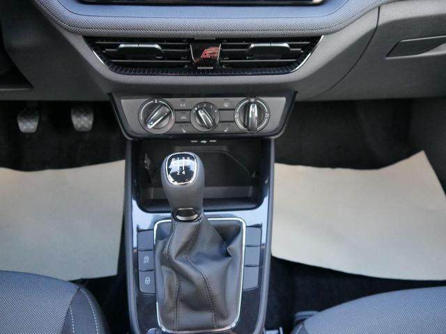 Skoda Fabia Selection 1.0 TSI *NAVI-&Uuml;BER-SMARTLINK*PDC-HI*LED*SHZ*KLIMA*RADIO 
