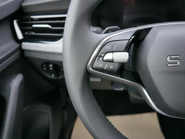 Skoda Kamiq Selection 1.5 TSI DSG*SMARTLINK*LED*PDC-HI*TEMPOMAT*SHZ*KLIMA 
