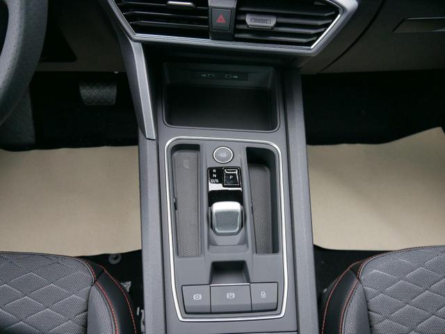 Seat Leon FR 2.0 TDI DSG*RFK*NAVI*TEMPOMAT*TRAVEL ASSIST* FULL LINK* KEYLESS-GO* 