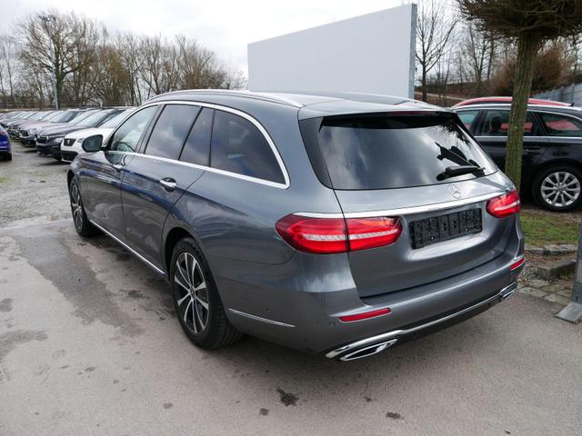 Mercedes-Benz E-Klasse AVANTGARDE E 220 T 2.0 CDI AVANTGARDE*iNTERIEUR*PAKET*AHK-SCHWENKBAR*NAVI*PDC*KAMERA*LED*SHZ*TEMPOMAT 