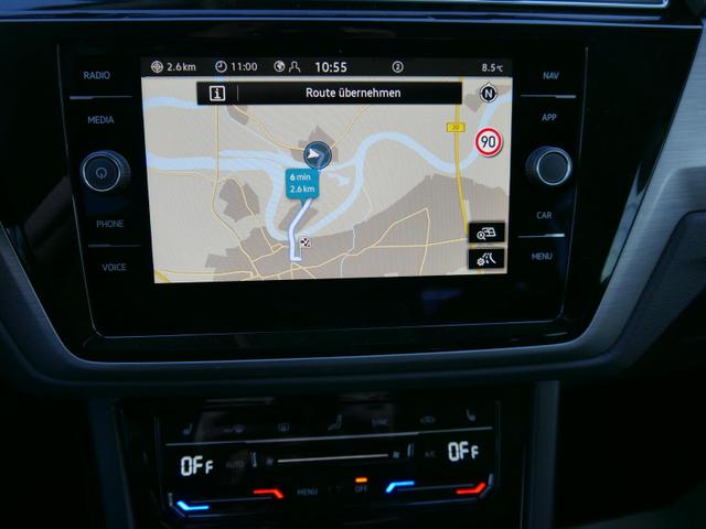 Touran Comfortline 1.5 TSI DSG COMFORTLINE*NAVI*ACC*PDC*LED*SHZ*KAMERA*7-SITZER*17-ZOLL 