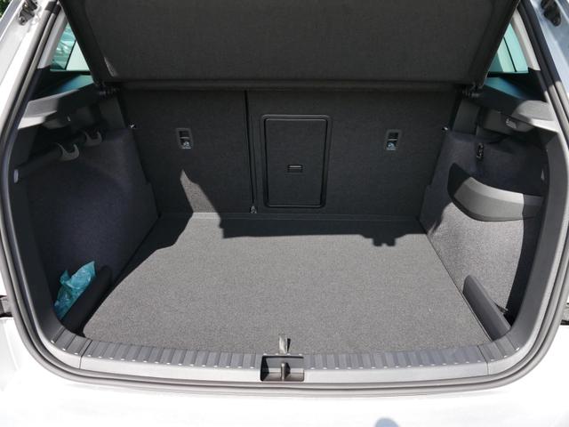 Skoda Karoq Selection 2.0 TDI DSG 4x4*AHK*PDC-HI*LED*SHZ*SMARTLINK*TEMPOMAT 