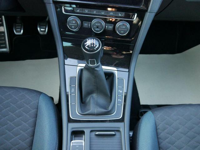 Volkswagen Golf IQ.DRIVE 1.0 TSI IQ. Drive * ACC PARK ASSIST SITZHEIZUNG KLIMAAUTOMATIK FRONT 