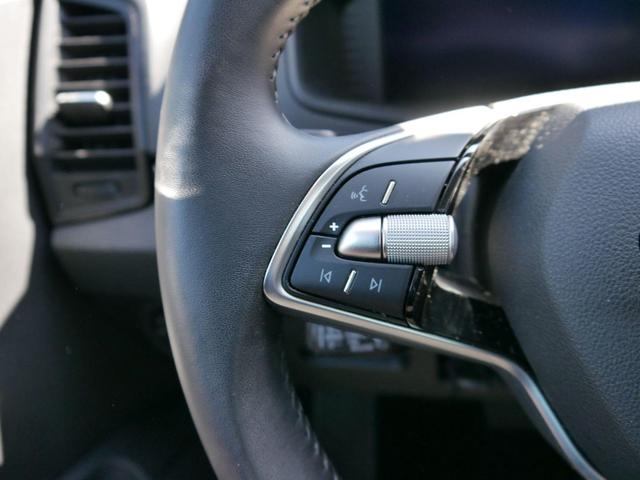 Skoda Karoq Selection 1.5 TSI DSG*ACC*PDC*KAMERA*TEMPOMAT*LED*SMARTLINK*KLIMA*RADIO*17-ZOLL 
