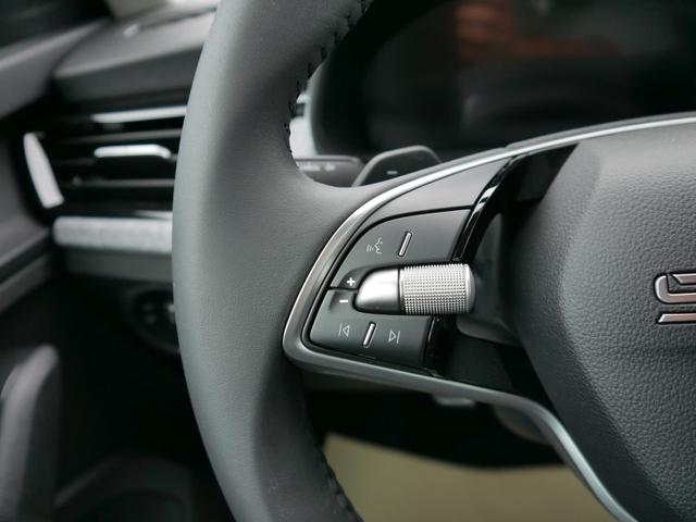 Skoda Kamiq Selection 1.0 TSI DSG*PDC-HINTEN*TEMPOMAT*SMARTLINK*SHZ*LED*KLIMAAUTOMATIK* 