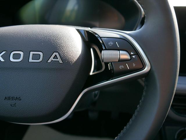 Skoda Fabia Selection 1.0 TSI *LED*PDC-HI*SMARTLINK*SHZ*BLUETOOTH*FRONT-ASSIST 