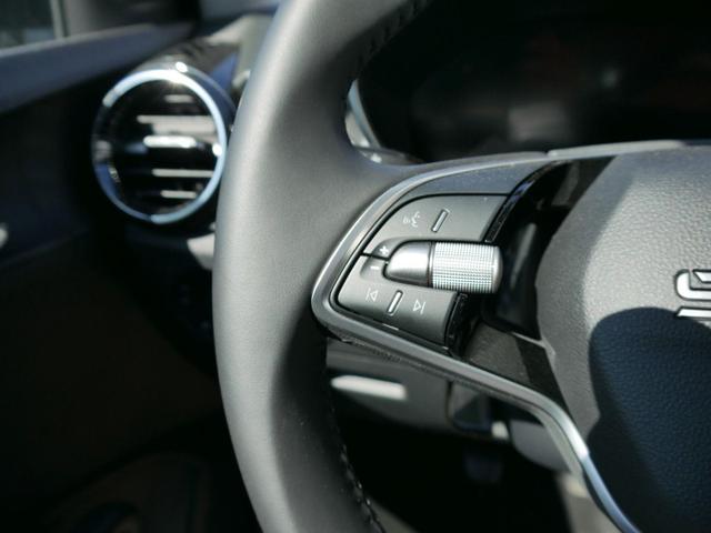 Skoda Fabia Selection 1.0 TSI *NAVI-&Uuml;BER-SMARTLINK*PDC-HI*LED*SHZ*KLIMA*RADIO 