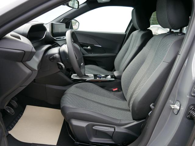 Peugeot 2008 Allure 1.2*NAVI*TEMPOMAT*KLIMA*PDC*LED*BLUETOOTH*FRONT-ASSIST*17-ZOLL 