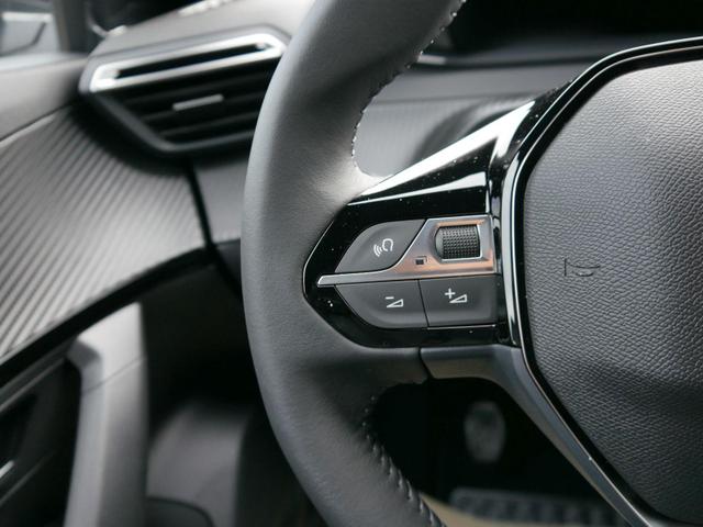 Peugeot 2008 Allure 1.2*NAVI*TEMPOMAT*KLIMA*PDC*LED*BLUETOOTH*FRONT-ASSIST*17-ZOLL 