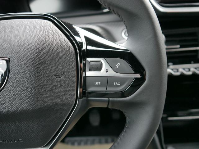 Peugeot 2008 Allure 1.2*NAVI*TEMPOMAT*KLIMA*PDC*LED*BLUETOOTH*FRONT-ASSIST*17-ZOLL 