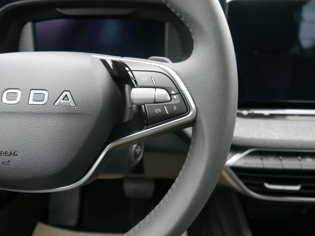 Skoda Octavia Combi Selection 2.0 TDI DSG*AHK-SCHWENKBAR*ACC*LED*PDC*SHZ*SMARTLINK 