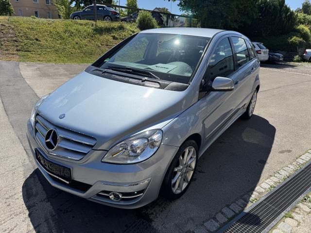 Mercedes-Benz B-Klasse - 2.0 (136PS) 8 Fach Bereifung/Klima/LICHTAUTO