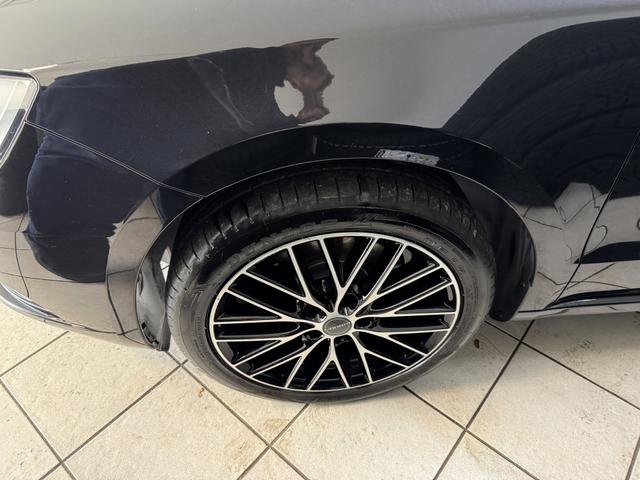 Skoda Superb Combi 2.0 TDI (140PS) SCHIEBEDACH/ALU/NAVI 