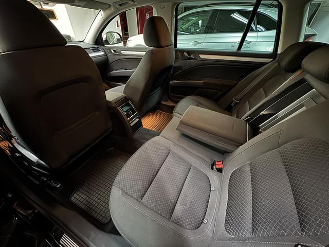 Skoda Superb Combi 2.0 TDI (140PS) SCHIEBEDACH/ALU/NAVI 